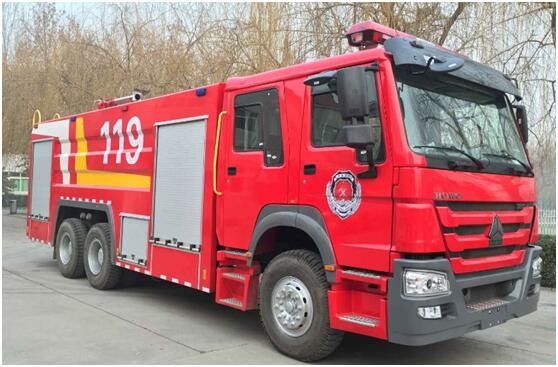 SINOTRUK Foam Heavy Duty Fire Truck 276KW 6x4 15000L With Double Cabin