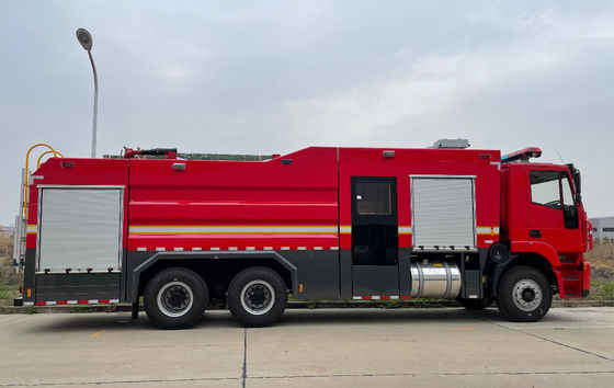 IVECO 10000L Foam Fire Truck 213kw Red Color With Double Cabin